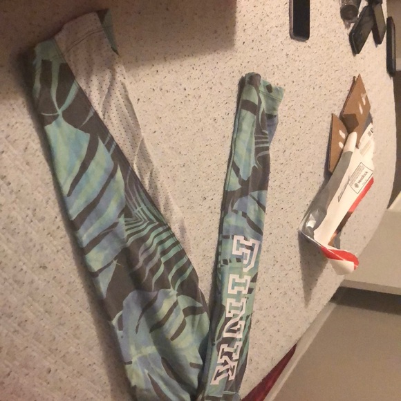 Yoga pants, been worn a couple times only - Picture 3 of 5